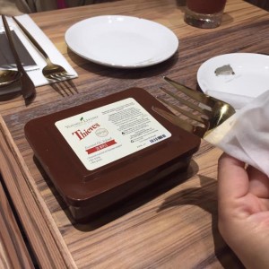 我現在次次食飯都帶thieves wipes抹哂D刀刀义义碗碗碟碟。